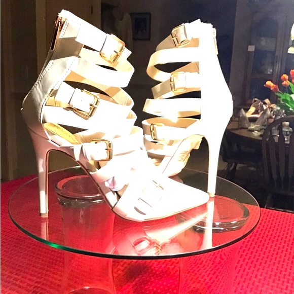 Ladies Heels With 4 Buckles and 8 Straps. These Shoes Zipper Up The Back - Picture 2 of 2